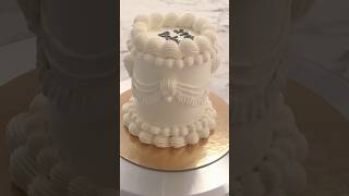 First YouTube short 🫶🏼 #vintagecake #cake #viral #viralshorts #buttercream #bakery
