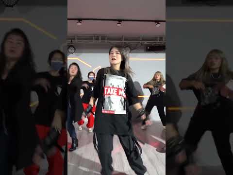 INI - 'LEGIT'  | 亨利 男團MV