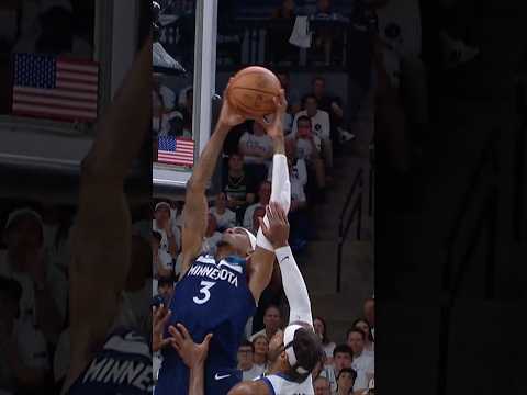 Jaden SKIES for the alley-oop JAM!