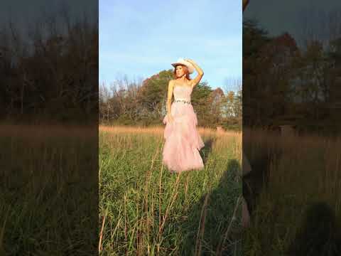👗  Music & Fashion- what’s your favorite look for a concert?  #singersongwriter #youtubeshorts