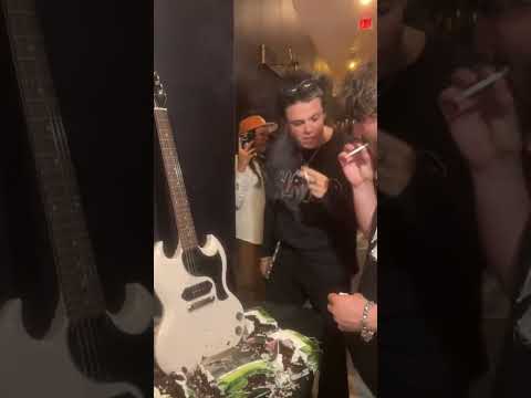YUNGBLUD - 🍰🍰🍰 #yungblud #shorts