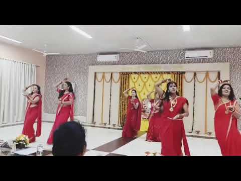 Dhindhora Baje re dance performance