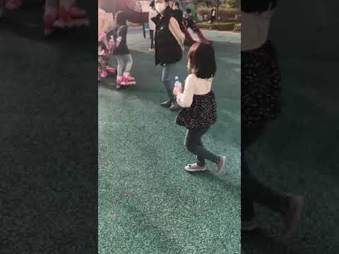 인라인스케이트 타는 채나나