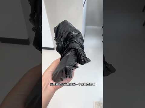 这个老头每次来我家都喜欢睡在沙发 没想到今天冒着雨还给我们送来一些老家的土特产 还给我塞了一个黑色的包裹 安睡裤怎么睡都不怕