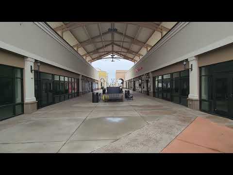 Enjoy 8 Minutes of an Dead Outlet Mall being a source of ASMR #ASMR #ambient #deadmalls #urbex