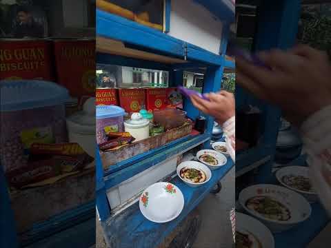 Bubur Ayam Cianjur topingnya pake karoket kriuk-kriuk