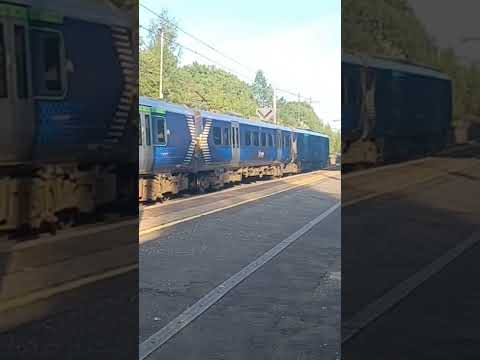 class 385 passing Holytown