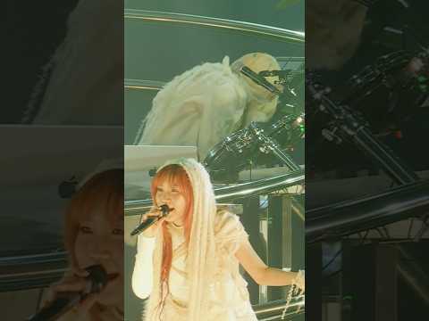 2025年4月に横浜・赤レンガ倉庫で開催した"Echoes Baa "Day2より「PLAYERS」のライブ映像を“YOASOBI YouTubeチャンネル”にて公開🐏Day1から衣装もチェンジ👗