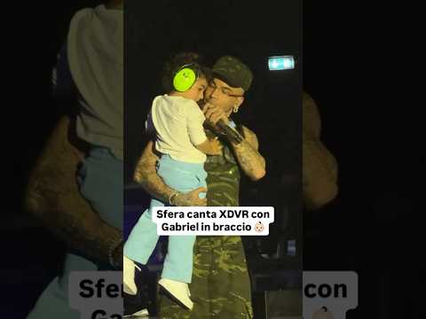 Sfera canta con suo figlio in braccio #sferaebbasta #sfera
