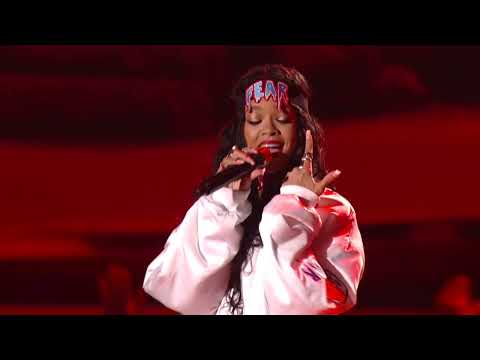 Eminem feat. Rihanna - 'The Monster' (Live @ MTV Movie Awards 2014)