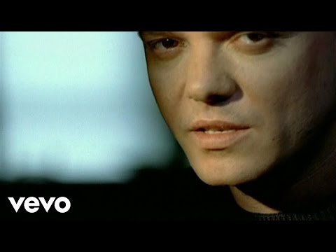 Gigi D'Alessio - Non C'E' Vita Da Buttare (Official Video)