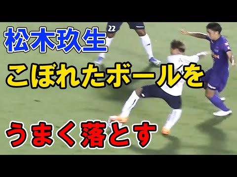 松木玖生 ペナルティエリア中央にボールを落とす　広島vsFC東京　2022/7/30