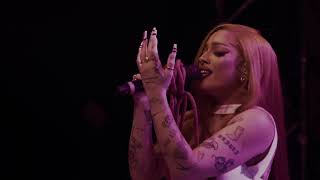 Kiana Ledé - Too Many Strings (LIVE)