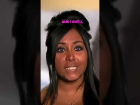 name a better duo than #Snooki and pickles 💚 #JerseyShore