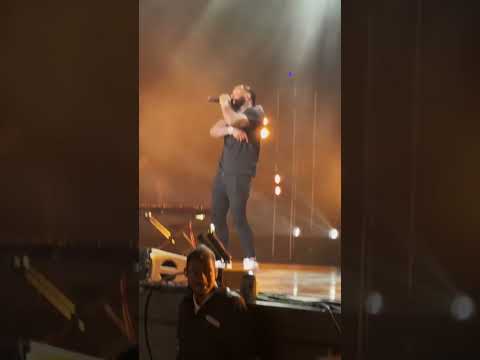 they was singing every word #kevingates #amilio #viral
