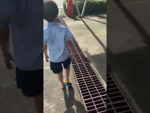 在泰国待久了都不爱穿鞋＃低龄娃留学日常