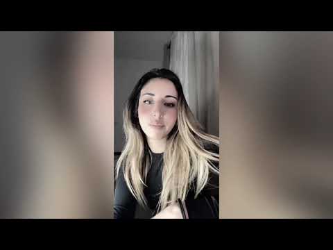HA 22 ANNI ED HA UN FIGLIO E SENTITE CHE LAVORO E’ COSTRETTA A FARE PER MANTENERE LA FAMIGLIA!!