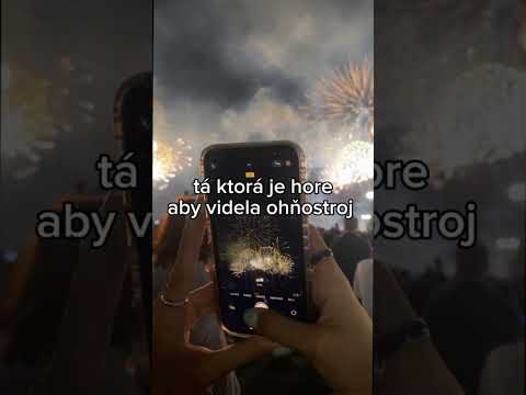 Ja som asi tá ktorá sa teší na jedlo a je hore aby videla ohňostroj❤️🎆 A ty? #newyear #fypシ゚ #foryou