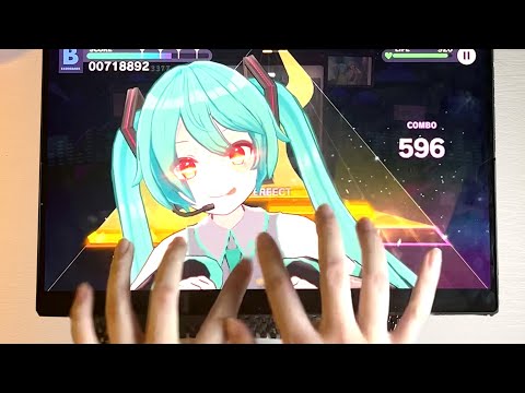 I put Miku on my tablet, and she's super annoying...👍