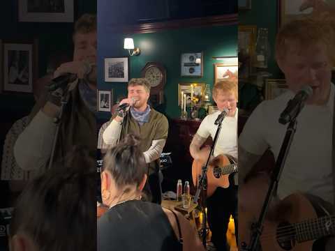 @EdSheeran x @AlexWarren is exactly what the world needs 🤩