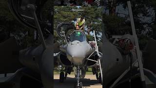 The Task of Getting Rafale Pilots into Aircraft