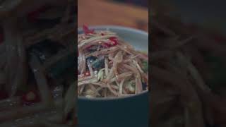 【曼谷必吃】米其林推薦！Somtum Der 頌丹得，帶你體驗正宗泰國東北風味！#shorts #thailand #bangkok #michelinguide #thai #somtum