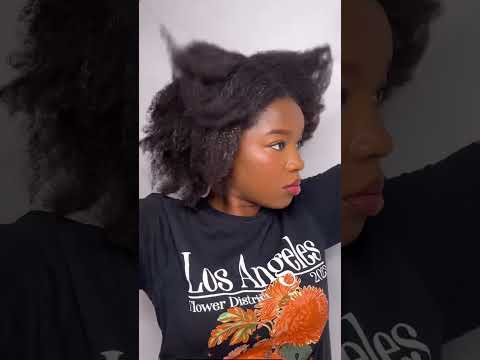How to Moisturize natural hair. #naturalhair #youtubeshorts #4chair #shorts #naturalhairstyling
