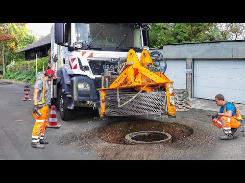 Germany’s Genius Way to Quickly Repair Giant Manholes in Middle of Street